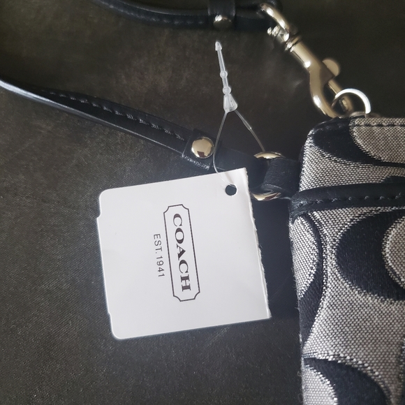 Large coach signature wristlet - Picture 7 of 10